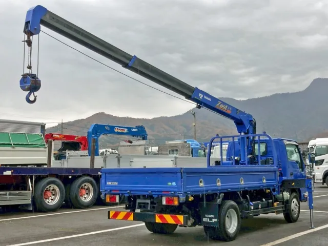 いすゞ エルフ 2RG-NKR88R(2WD)の写真4