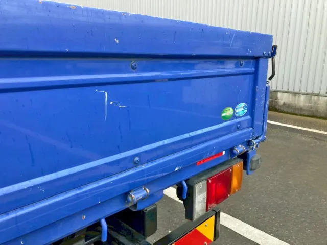 リヤアオリにキズがあります。|いすゞ エルフ 2RG-NKR88R(2WD)の写真14