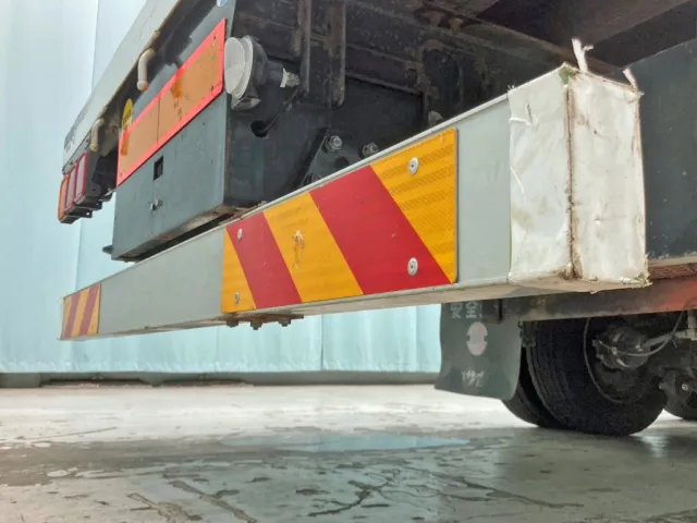 リヤバンパー運転席側カバー欠品しています。|三菱 ファイター LDG-FQ62Fの写真20