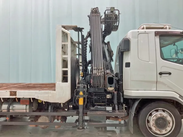 クレーンを格納した状態です。(運転席側)|三菱 ファイター LDG-FQ62Fの写真21