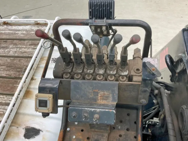 トップシートの操作レバーです。|三菱 ファイター LDG-FQ62Fの写真31