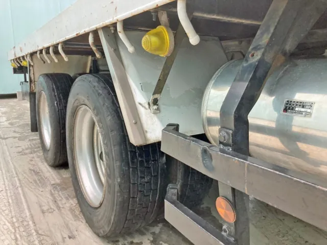 運転席側サイドバンパーにヘコミがあります。|三菱 ファイター LDG-FQ62Fの写真40