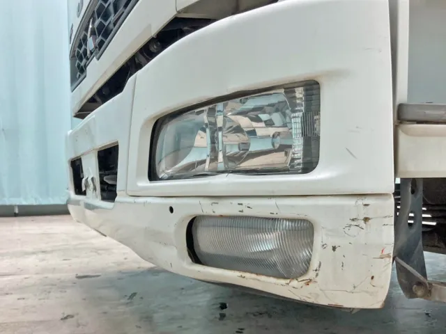 フロントバンパー助手席側にキズ・曲がりがあります。|三菱 ファイター LDG-FQ62Fの写真46