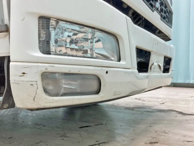 フロントバンパー運転席側にキズ・曲がりがあります。|三菱 ファイター LDG-FQ62Fの写真48