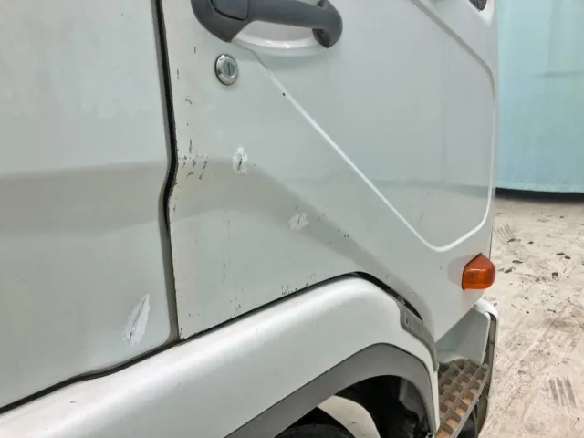 運転席ドアにキズ・手塗り箇所があります。|三菱 ファイター LDG-FQ62Fの写真50