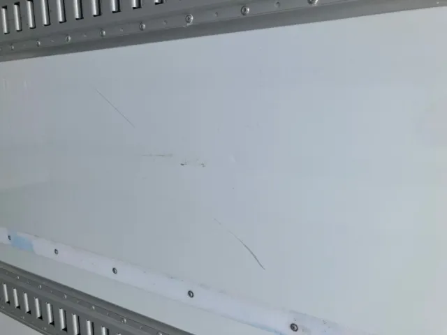 庫内運転席側にキズ・ヘコミがあります。|日野 レンジャー 2KG-FC2ABA(2WD)の写真15