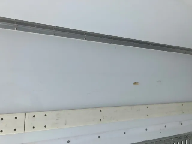 庫内助手席側にキズ・ヘコミがあります。|日野 レンジャー 2KG-FC2ABA(2WD)の写真16