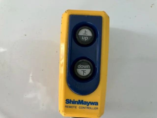 庫内にゲートのコントローラーがあります。|日野 レンジャー 2KG-FC2ABA(2WD)の写真21