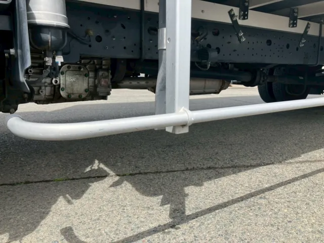 助手席側サイドバンパーにキズがあります。|日野 レンジャー 2KG-FC2ABA(2WD)の写真28