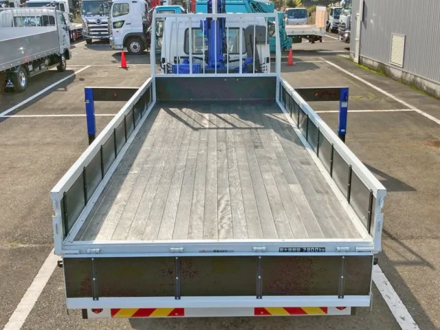 床は板張りです。|三菱 ファイター 2KG-FK62FZの写真8