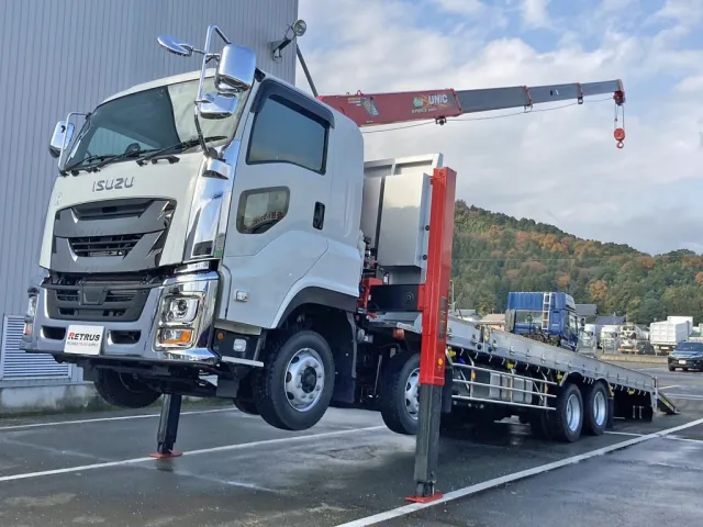 フロント周り、メッキパーツで飾っています。|いすゞ ギガ 2PG-CYH77Dの写真1