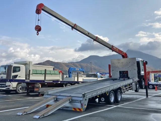 いすゞ ギガ 2PG-CYH77Dの写真4