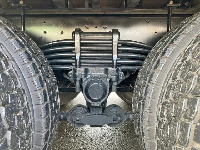 リーフサスです。|いすゞ ギガ 2PG-CYH77Dの写真5