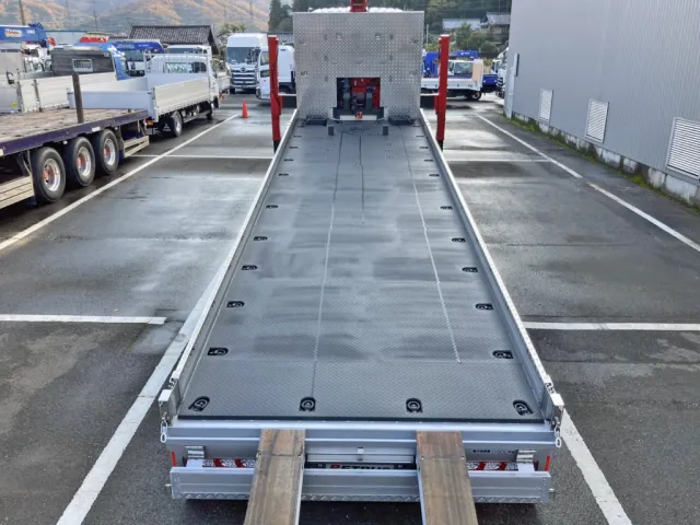 床は鉄板です。|いすゞ ギガ 2PG-CYH77Dの写真10