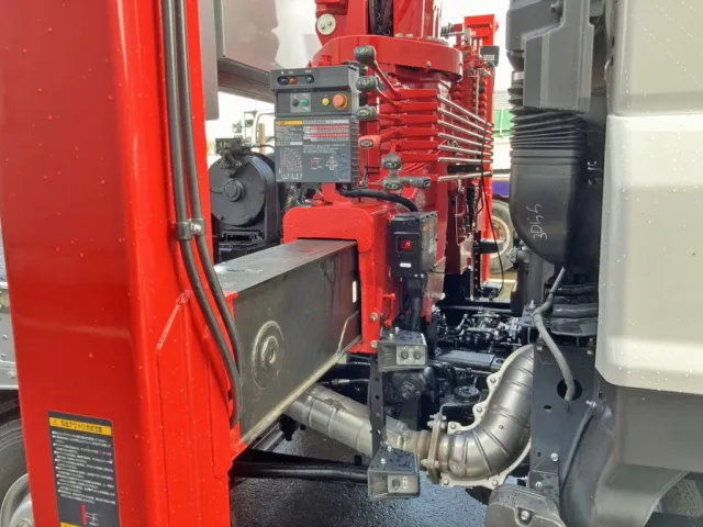 アウトリガーは自動張り出しします。|いすゞ ギガ 2PG-CYH77Dの写真21