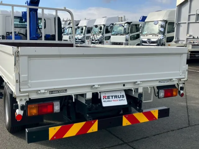 リヤアオリにキズ・サビ・ヘコミがあります。|トヨタ カゼット 2RG-XZU712(2WD)の写真23