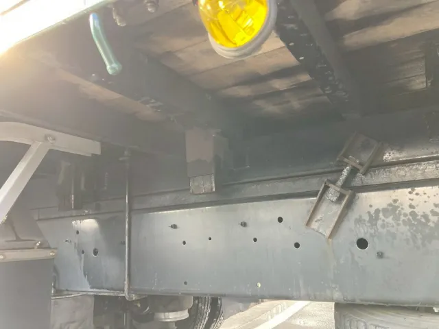 シャーシとネタの状態です。(縦ネタ・横ネタは鉄製です)|いすゞ ギガ QKG-CYL77Bの写真6