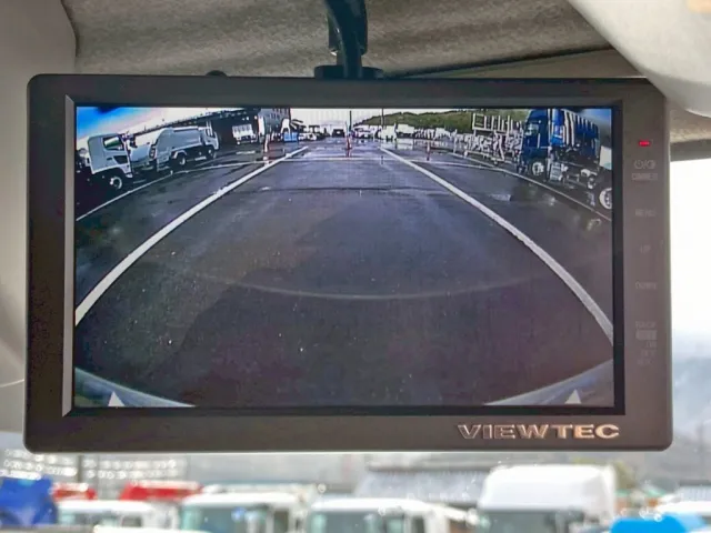 液晶バックモニター付きです。|いすゞ ギガ QKG-CYL77Bの写真18