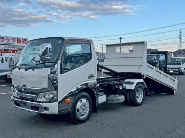 ボディースライドした状態です。（フロント周りメッキパーツで飾っています）|日野 デュトロ 2RG-XZU600T(2WD)の写真1