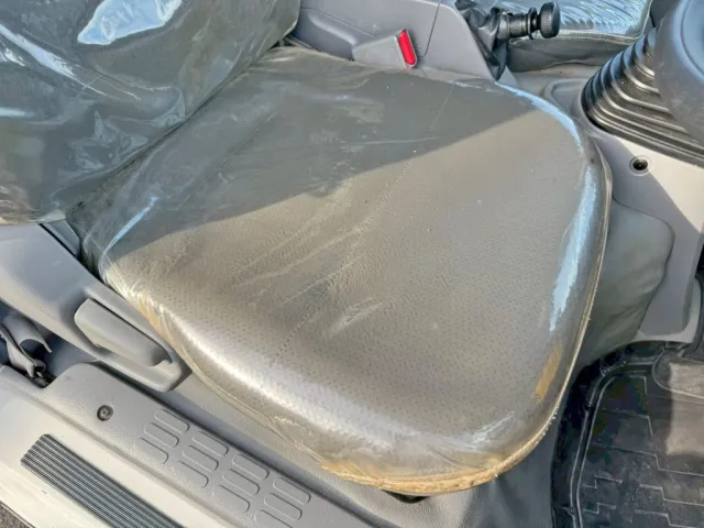 運転席座面にヘタリがあります。|日野 デュトロ 2RG-XZU600T(2WD)の写真10