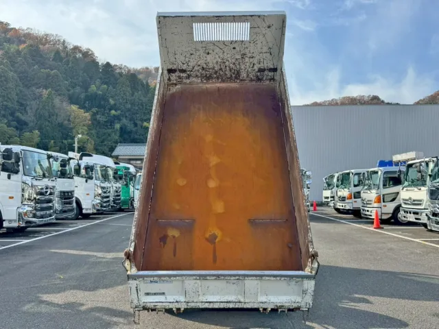 床は鉄板です。|日野 デュトロ 2RG-XZU600T(2WD)の写真11