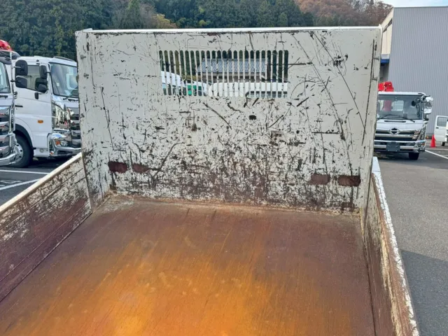 プロテクターにキズがあります。|日野 デュトロ 2RG-XZU600T(2WD)の写真13