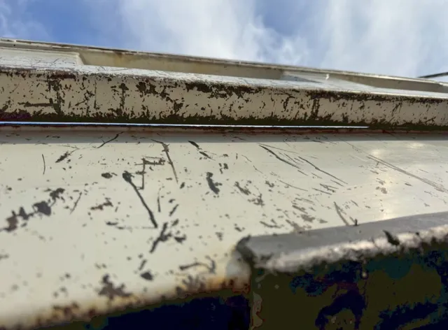 リヤゲート下部に隙間があります。|日野 デュトロ 2RG-XZU600T(2WD)の写真24