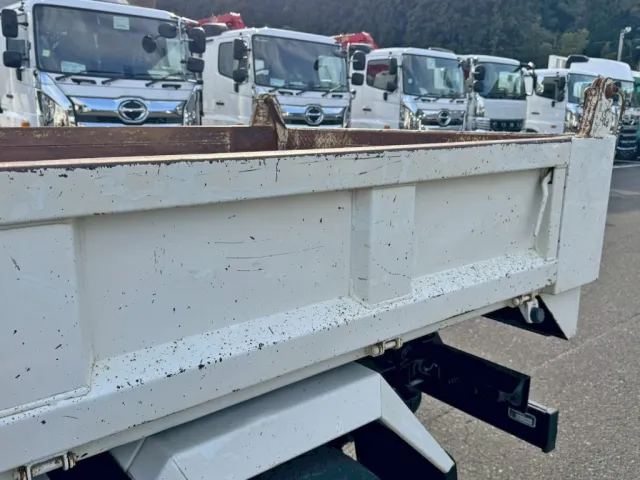 助手席側アオリにサビ・手塗り箇所があります。（後方）|日野 デュトロ 2RG-XZU600T(2WD)の写真36