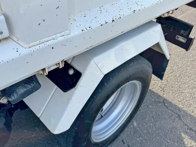 助手席側リヤフェンダーにサビ・ヘコミがあります。|日野 デュトロ 2RG-XZU600T(2WD)の写真37