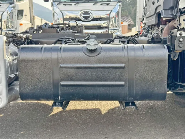 燃料タンクは90Lです。|日野 デュトロ 2RG-XZU600T(2WD)の写真41