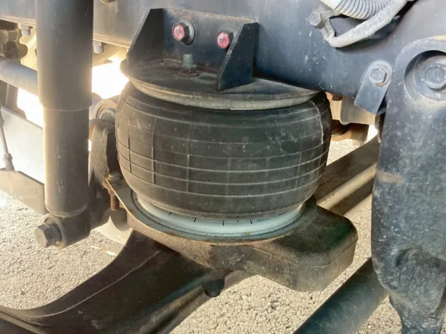 前輪もエアサスです。|日野 プロフィア 2DG-FW1AHJの写真6