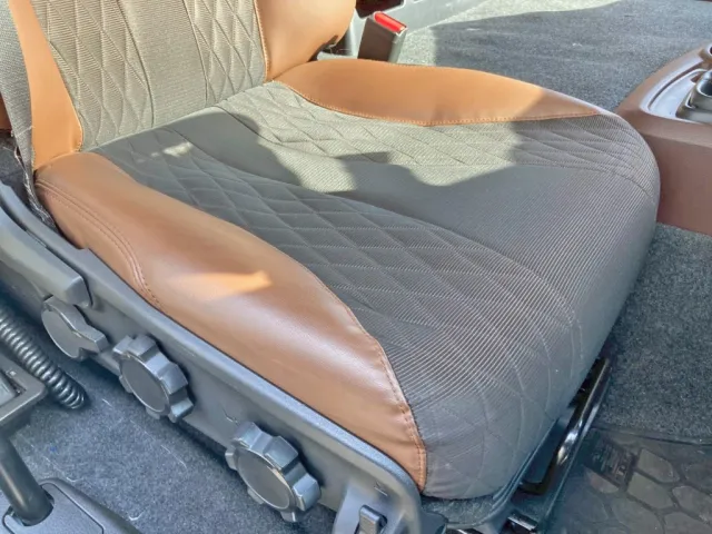 運転席座面にヘタリがあります。|日野 プロフィア 2DG-FW1AHJの写真9