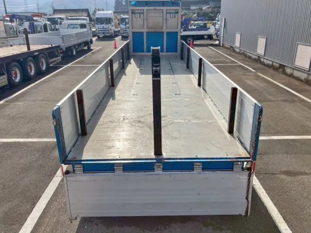 床は鉄板張りです。|日野 プロフィア 2DG-FW1AHJの写真10