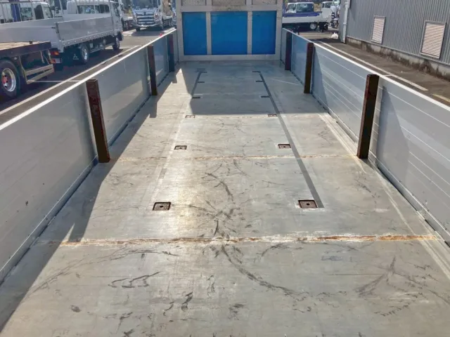 スタンション穴が10対付いています。|日野 プロフィア 2DG-FW1AHJの写真11