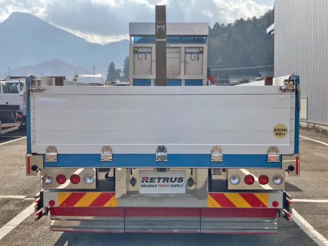 リヤ蝶番・キャッチ・テールランプブラケットはステンレス製です。|日野 プロフィア 2DG-FW1AHJの写真18