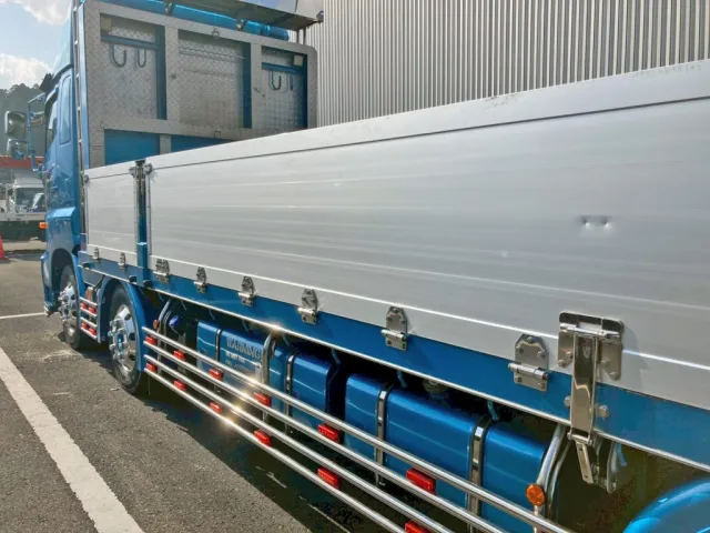 助手席側アオリのセイコーラック上部にヘコミがあります。|日野 プロフィア 2DG-FW1AHJの写真25