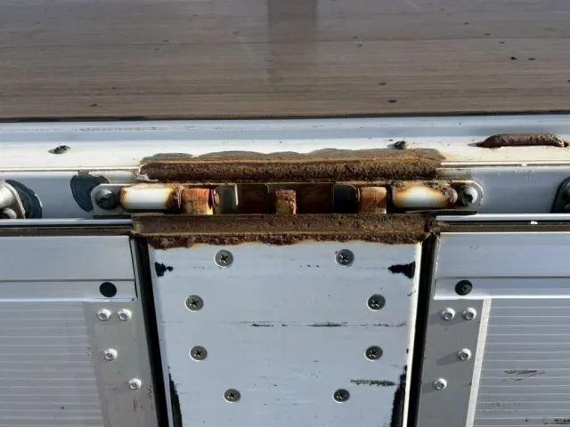 中柱部に錆があります。|三菱 スーパーグレート 2PG-FY74HYの写真19