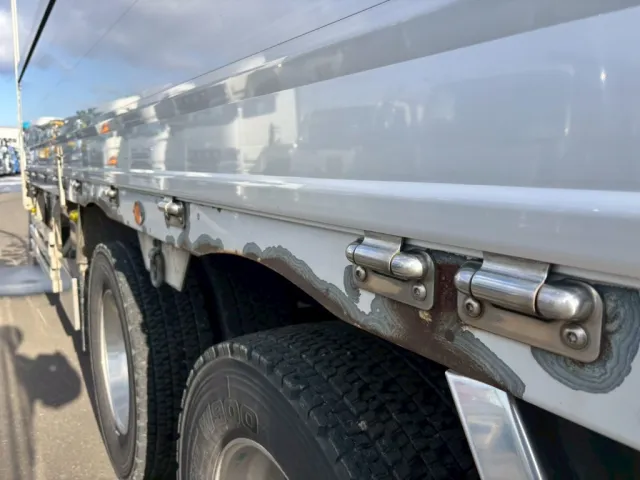 サイドレール塗装ハゲあります。|三菱 スーパーグレート 2PG-FY74HYの写真22