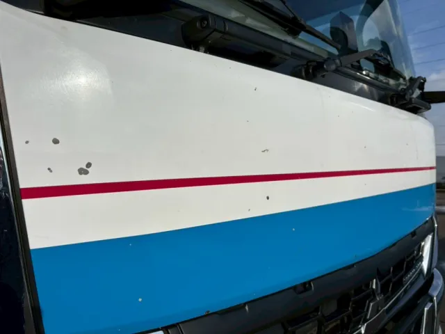 フロントパネル飛び石、塗装剝がれあります。|三菱 スーパーグレート 2PG-FY74HYの写真24