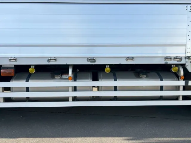 燃料タンクは300L・300Lです。|三菱 スーパーグレート 2PG-FY74HYの写真31