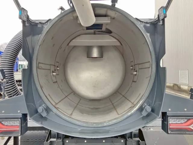 タンク内部の状態です。(タンクはステンレス製です)|日野 レンジャー 2KG-FD2ABA(2WD)の写真9