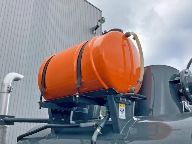 水タンクです。|日野 レンジャー 2KG-FD2ABA(2WD)の写真20