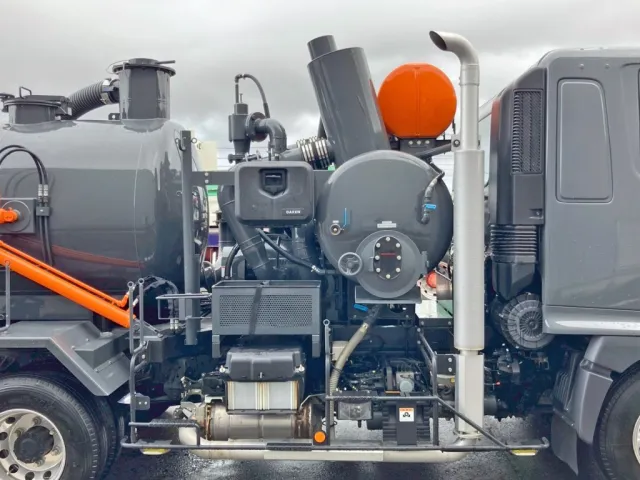 運転席側の配管周りの状態です。(配管はステンレス製です)|日野 レンジャー 2KG-FD2ABA(2WD)の写真28