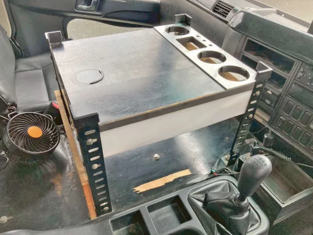 センターコンソールは社外品です。|三菱 ファイター 2KG-FK62FZの写真9