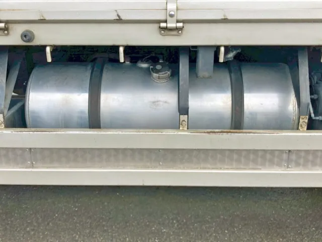 燃料タンクは約200Lアルミ製です。|三菱 ファイター 2KG-FK62FZの写真26