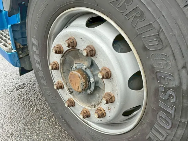 前輪クリップボルトはアルミ用です。（助手席側）|日野 プロフィア QPG-SS1EKDGの写真17