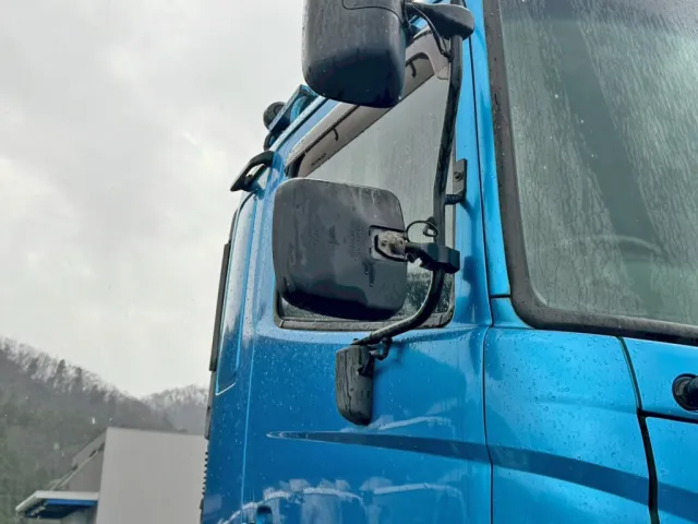 運転席側補助ミラーの取り付け部が欠品しています。|日野 プロフィア QPG-SS1EKDGの写真21