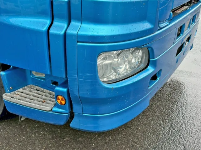 フロントバンパー運転席側に引きキズがあります。|日野 プロフィア QPG-SS1EKDGの写真23