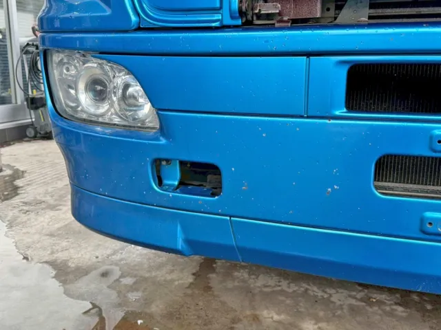 フロントバンパー運転席側に小キズがあります。|日野 プロフィア QPG-SS1EKDGの写真24