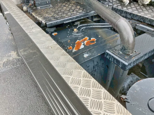 燃料タンクは200Lです。|ニッサンディーゼル その他(日産) KL-CK482BHTの写真20